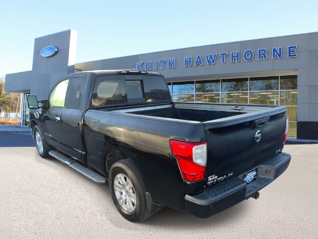 Used 2017 Nissan Titan SV RWD image 5