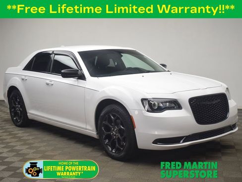 Used 2019 Chrysler 300 Touring w/ Sport Appearance Package AWD/4WD image 1