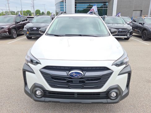 Certified 2025 Subaru Outback Premium AWD/4WD image 8