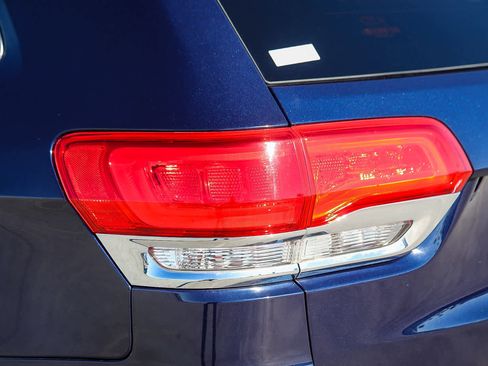 Used 2017 Jeep Grand Cherokee Limited image 9