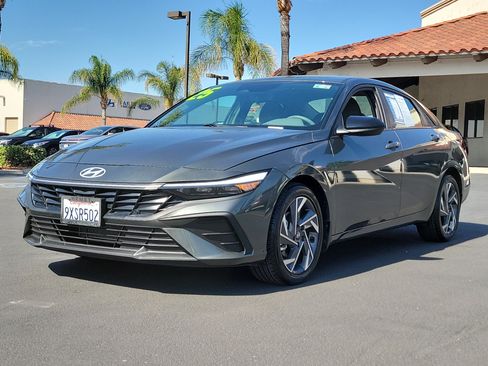 Certified 2025 Hyundai Elantra Sport FWD image 5