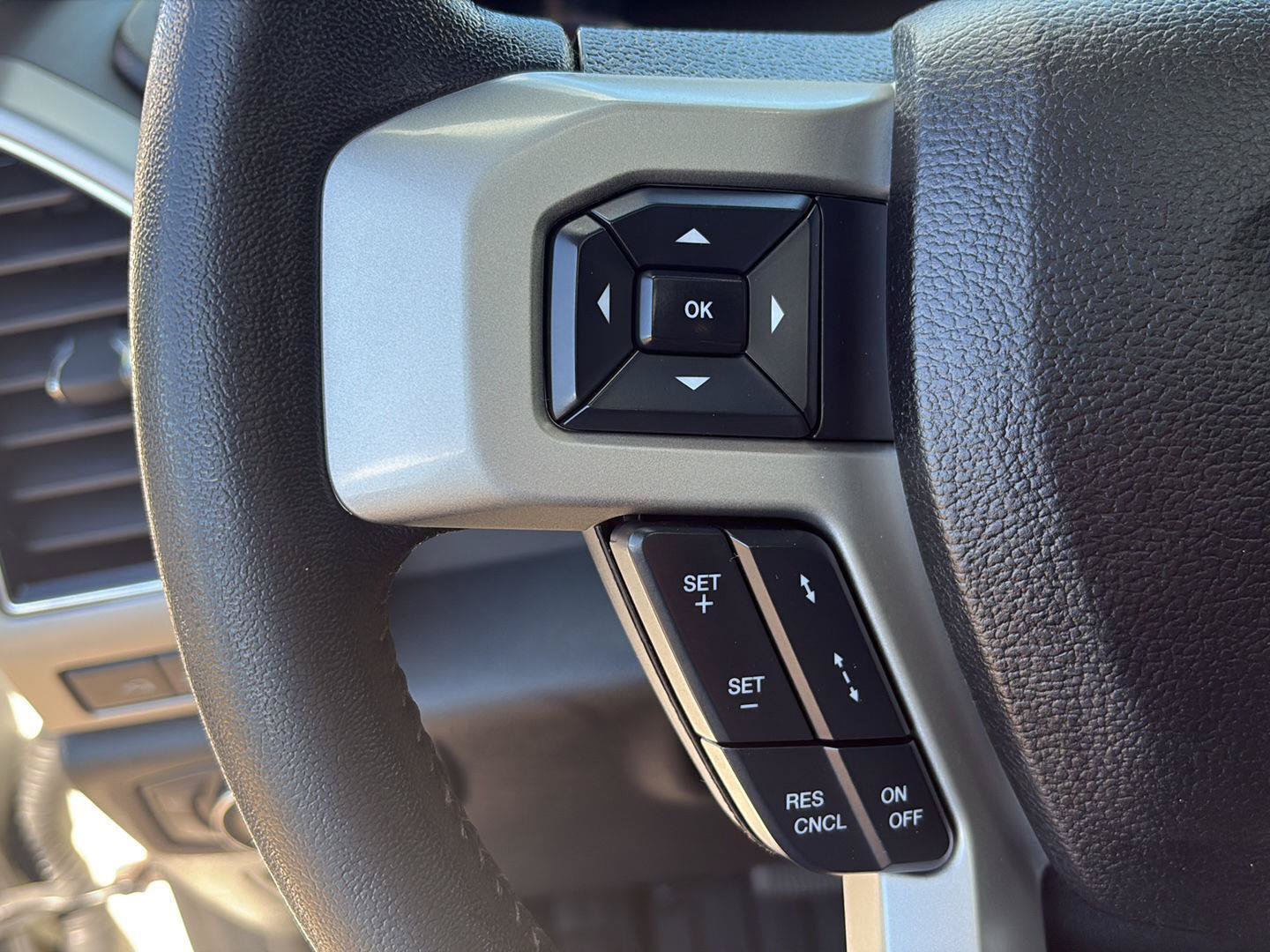 Used 2020 Ford F350 Lariat AWD/4WD image 14