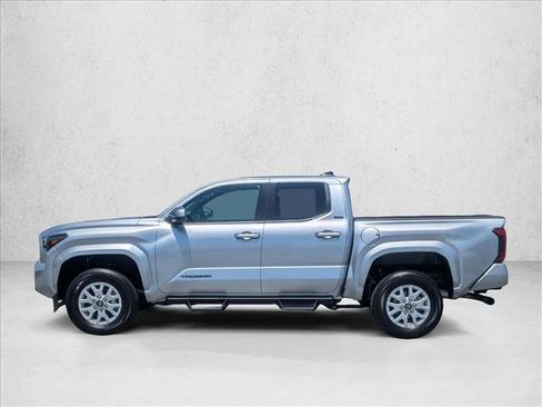 Certified 2025 Toyota Tacoma SR5 AWD/4WD image 9