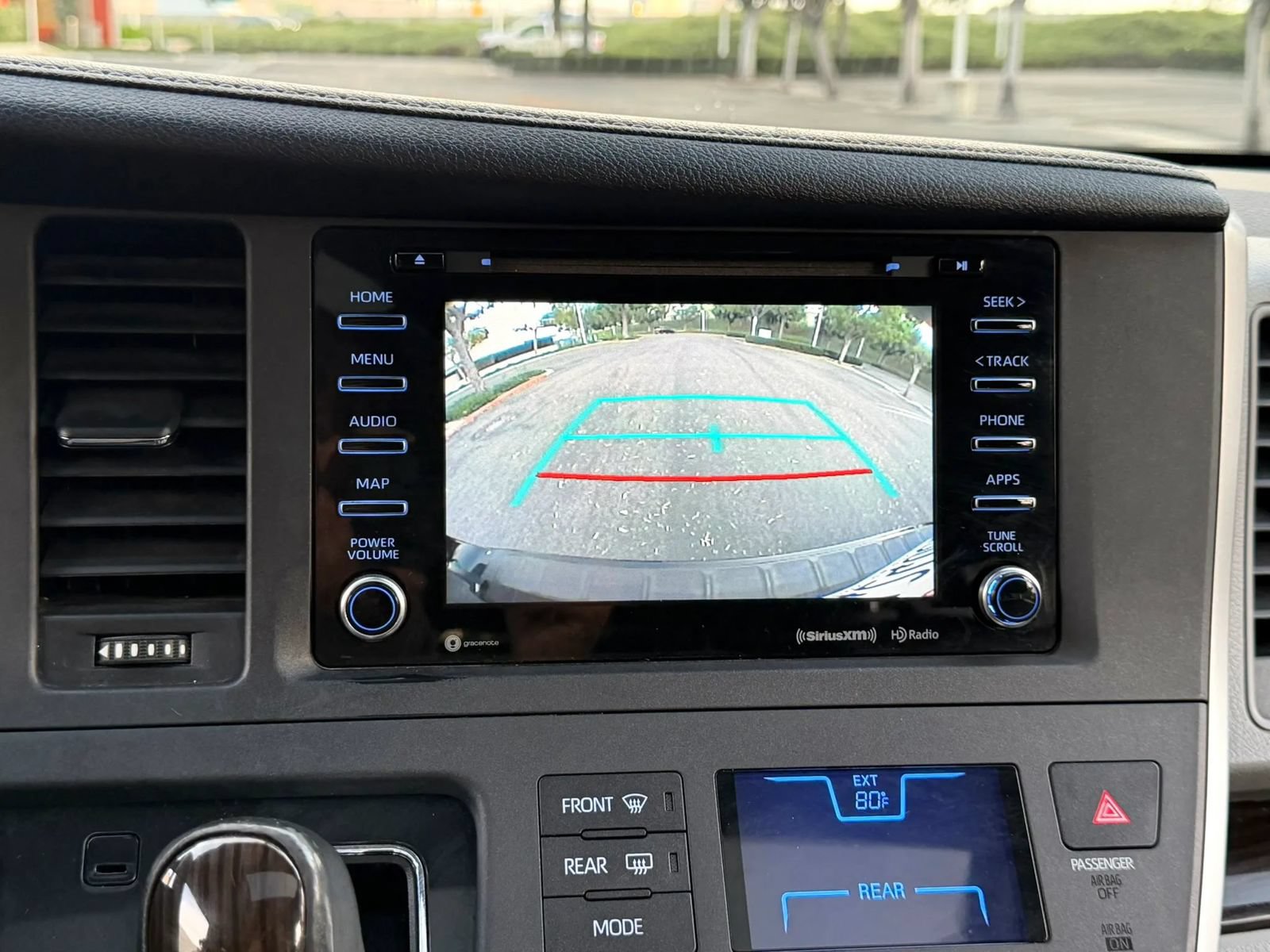 Used 2020 Toyota Sienna XLE w/ XLE Navigation Package FWD image 21