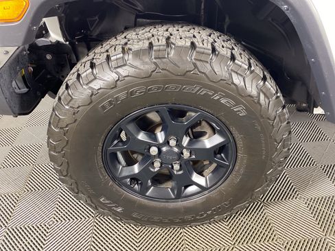Used 2019 Jeep Wrangler Unlimited Sahara w/ Quick Order Package 24M Moab AWD/4WD image 13