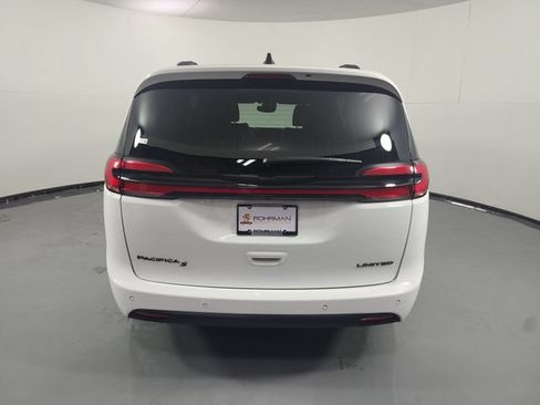 Used 2025 Chrysler Pacifica Limited FWD image 34