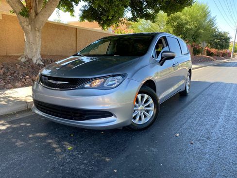 Used 2019 Chrysler Pacifica LX w/ Tire & Wheel Group FWD image 65