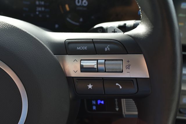 Used 2025 Hyundai Kona Limited AWD/4WD image 25