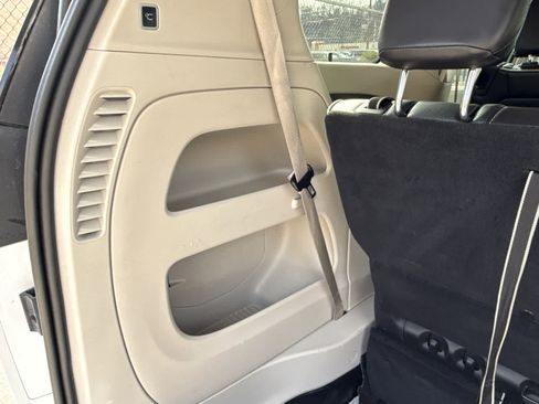 Used 2024 Chrysler Pacifica Limited image 31