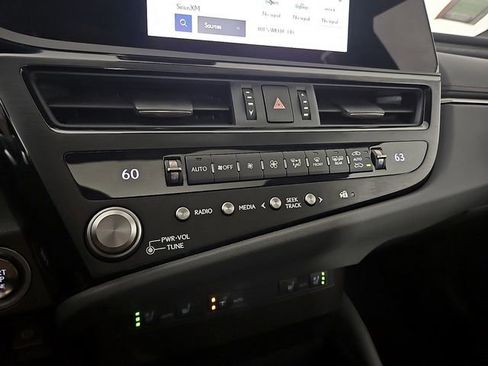 Used 2025 Lexus ES 350 w/ Premium Package image 18