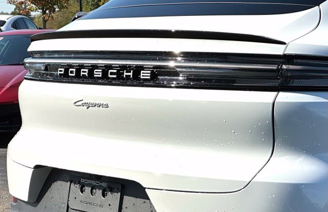 Used 2024 Porsche Cayenne Coupe AWD/4WD image 13