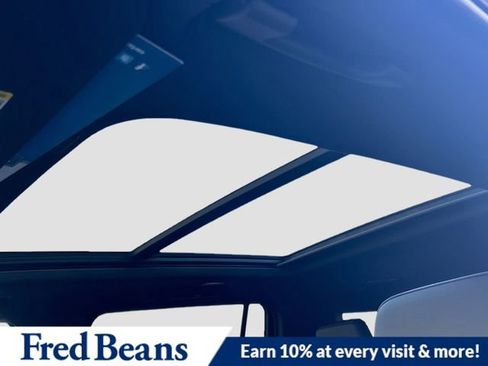 Used 2021 Chevrolet Suburban LT image 25