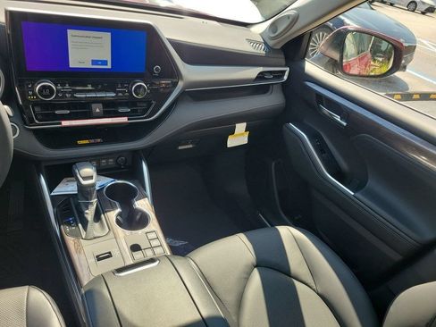 New 2026 Toyota Highlander Platinum AWD/4WD image 28