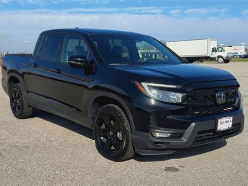 Used 2025 Honda Ridgeline Black Edition image 2