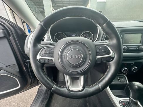 Used 2018 Jeep Compass Latitude w/ Cold Weather Group FWD image 16
