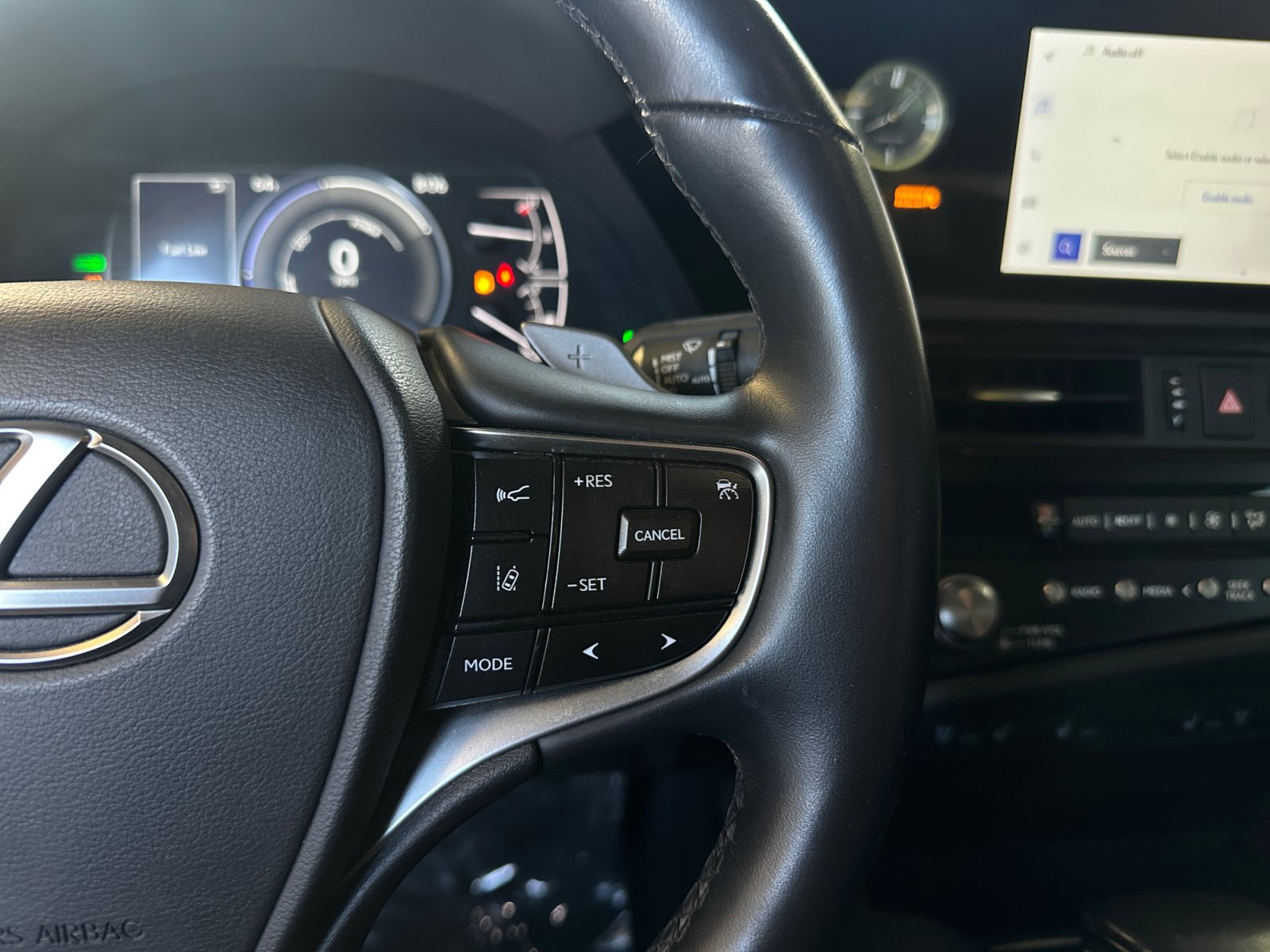 Used 2025 Lexus ES 300h w/ Premium Package FWD image 19