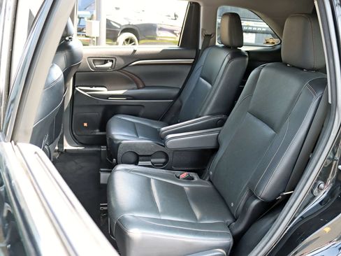 Used 2015 Toyota Highlander Limited Platinum AWD/4WD image 30