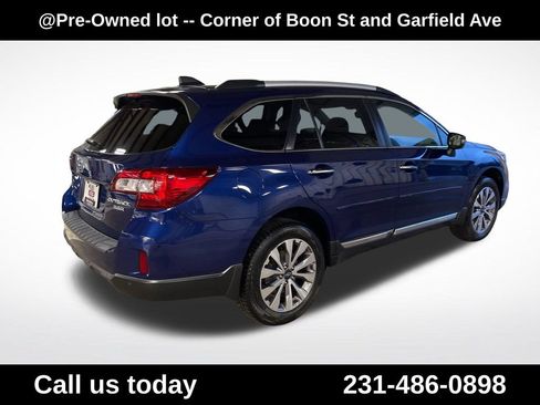 Used 2017 Subaru Outback 3.6R Touring AWD/4WD image 5