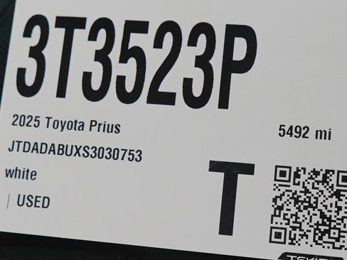 Used 2025 Toyota Prius Limited image 30