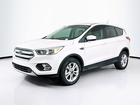 Used 2019 Ford Escape SE image 3
