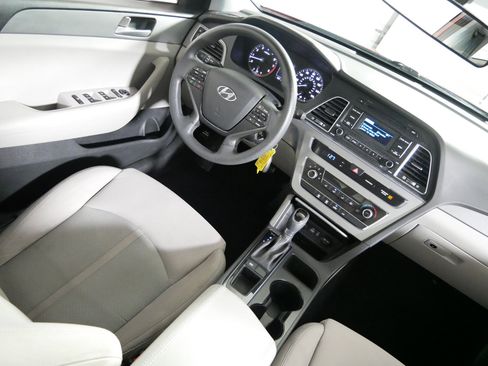 Used 2015 Hyundai Sonata SE image 9