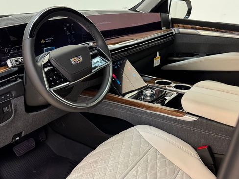 New 2025 Cadillac Escalade Sport Platinum w/ LPO, ONYX Package image 4