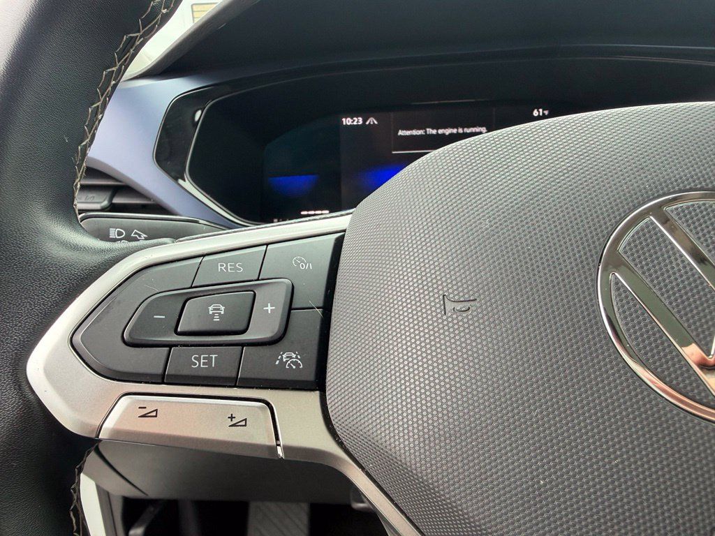Used 2022 Volkswagen Taos SE w/ Panoramic Sunroof Package AWD/4WD image 21