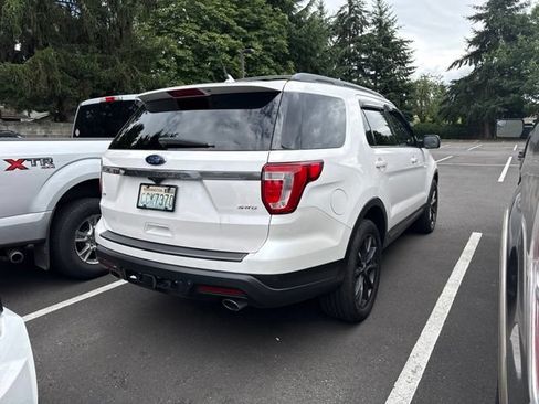 Used 2019 Ford Explorer XLT w/ XLT Sport Appearance Package AWD/4WD image 3