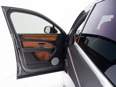 Certified 2022 Bentley Bentayga AWD/4WD image 10