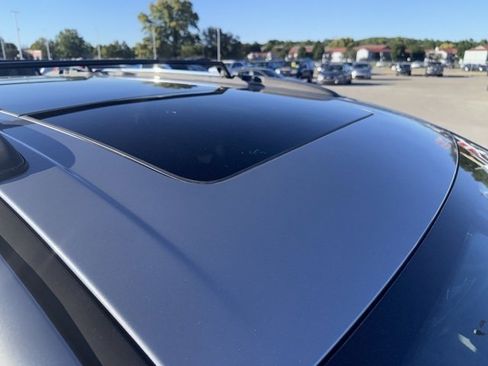 Used 2018 Chrysler Pacifica Limited image 7