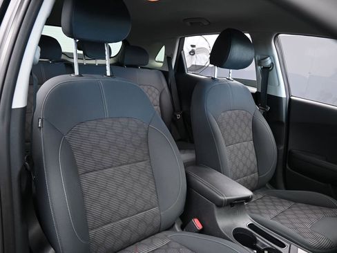 Used 2019 Kia Niro LX image 41