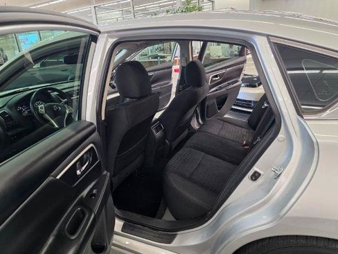 Used 2016 Nissan Altima 2.5 SV w/ Convenience Package FWD image 9