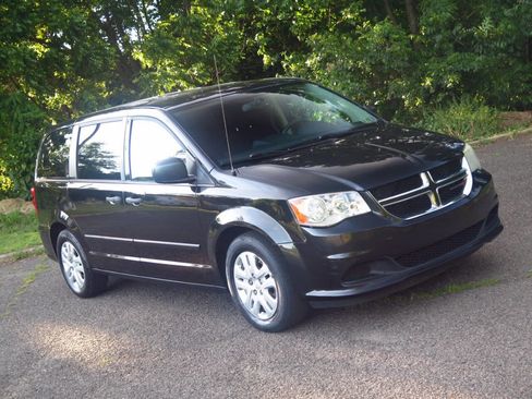 Used 2015 Dodge Grand Caravan American Value Package w/ UConnect Hands-Free Group FWD image 13