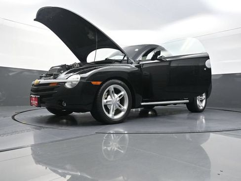 Used 2004 Chevrolet SSR w/ Preferred Equipment Group RWD image 37
