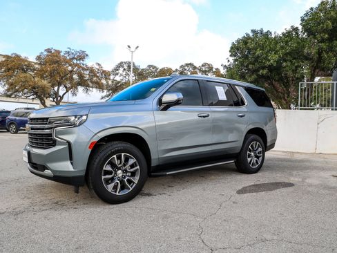 Used 2024 Chevrolet Tahoe LT w/ Luxury Package image 3