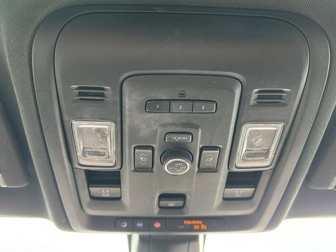 Used 2022 Chevrolet Suburban High Country image 42