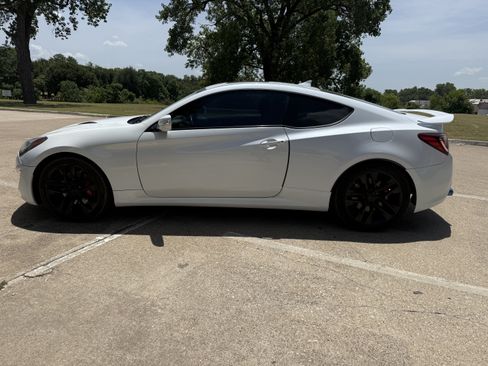 Used 2015 Hyundai Genesis 3.8 RWD image 8