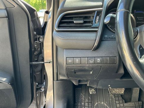 Used 2021 Toyota Camry SE FWD image 12