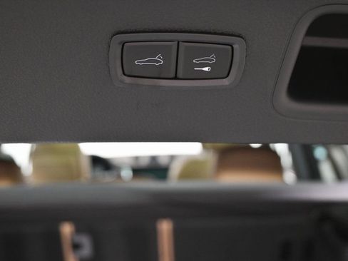 Certified 2026 Porsche Macan image 28