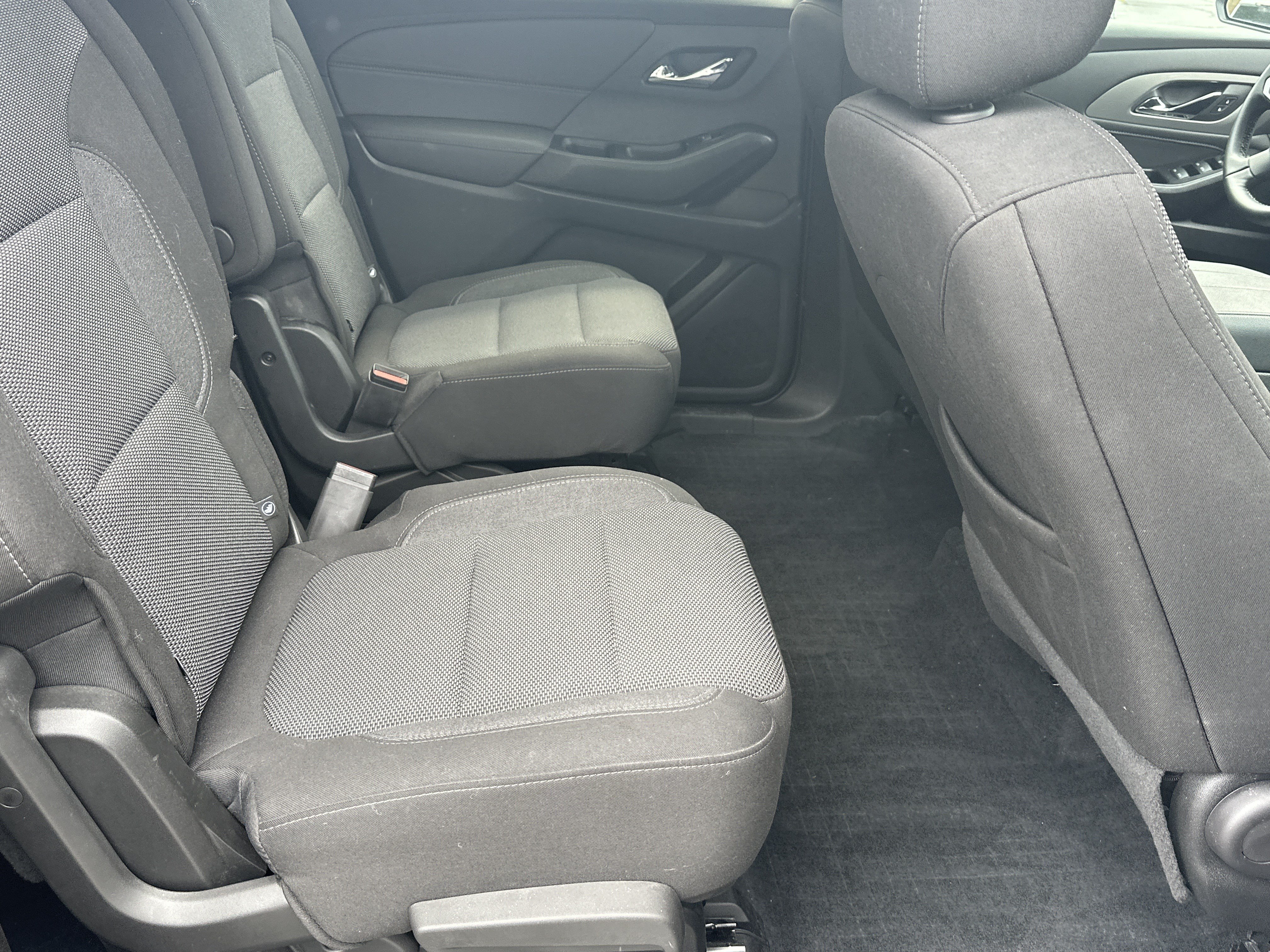 Used 2023 Chevrolet Traverse LT FWD image 25