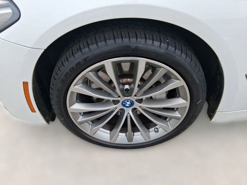 Certified 2023 BMW 530e w/ Executive Package image 11