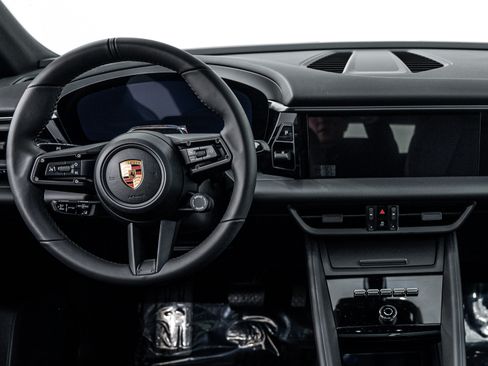 New 2026 Porsche Macan 4 Electric AWD/4WD image 26