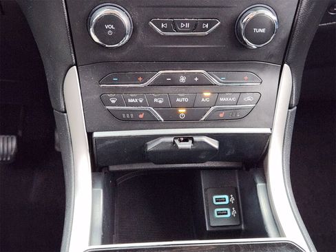 Used 2020 Ford Edge SEL image 27