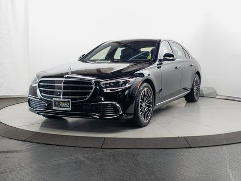 Used 2024 Mercedes-Benz S 580e 4MATIC Sedan image 3