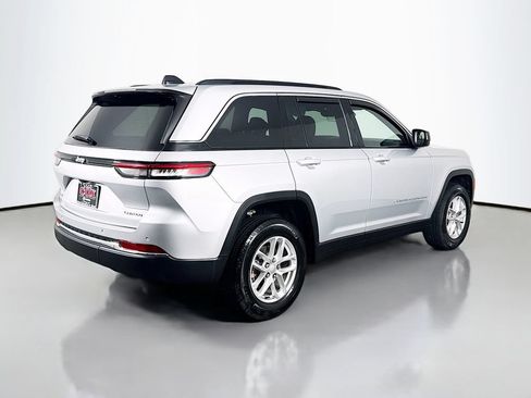 Used 2025 Jeep Grand Cherokee Laredo X w/ Luxury Tech Group I AWD/4WD image 5