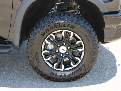Used 2024 Chevrolet Silverado 1500 ZR2 w/ Technology Package AWD/4WD image 5