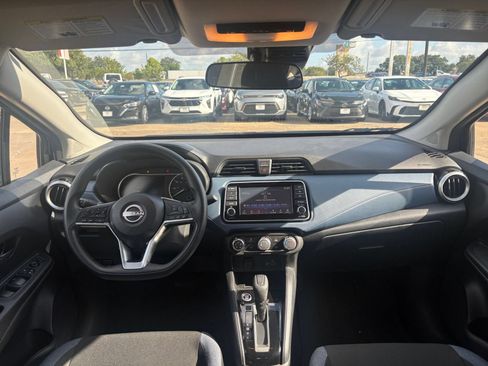 Used 2025 Nissan Versa SV FWD image 30