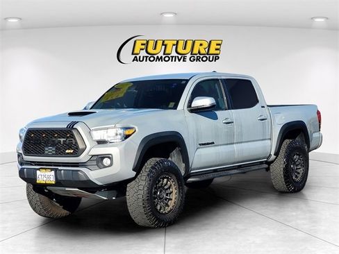 Used 2021 Toyota Tacoma SR5 w/ Trail Edition image 10
