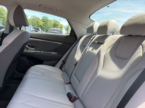 Used 2024 Hyundai Elantra Limited FWD image 15