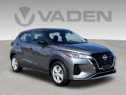 Certified 2025 Nissan Kicks Play S image 1